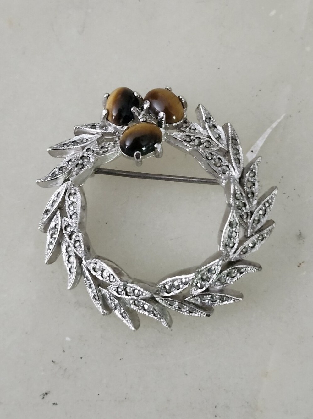 Vtg Signed Silver Tone Leaf Wreath Brooch with Brown Tiger's Eye Accents